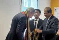 kunjungan akademik ke Prancis, Rektor UKPM yang juga mantan Rektor UHO, Usman Rianse didampingi Wakil Rektor Akademik dan Kerja Sama UKPM, Suriyadarman Rianse. (Foto:Istimewa) 