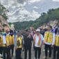 Anggota DPR RI, Ridwan Bae bersama Bupati Buteng, Azhari maupun Kepala Balai Jalan Nasional Wilayah  Sulawesi Tenggara, Haryono
 saat meresmikan Jalan Labungkari. (Foto:Iman) 