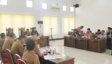 Rapat Gabungan Komisi I dan Komisi III DPRD Muna bersama Asisten III, Dikbud dan BKPSDM Muna. (Foto:Iman)