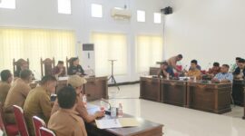 Rapat Gabungan Komisi I dan Komisi III DPRD Muna bersama Asisten III, Dikbud dan BKPSDM Muna. (Foto:Iman) 