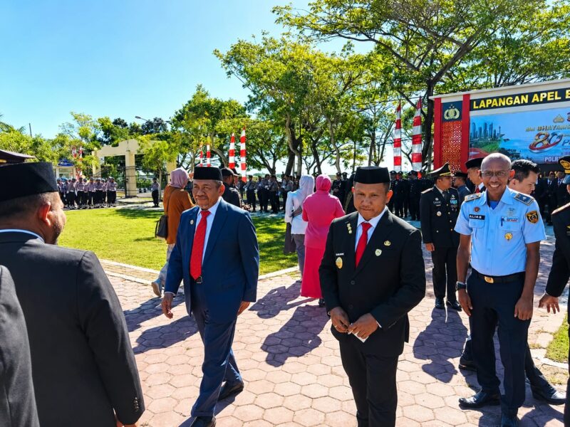 Bupati Mubar, La Ode Darwin Sekaligus sebagai Ketua Umum Kerukunan Keluarga Masyarakat Muna (KKMM). (Foto:Afrizal) 