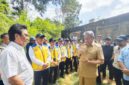 Anggota DPR RI, Ir. H. Ridwan Bae bersama Rombongan Kepala Balai dan Bupati Muna, Bachrun Labuta bersama OPDnya meninjau bangunan SPAM hutan Jompi. (Foto:Iman Supa) 