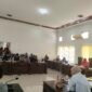Rapat Dengar Pendapat (RDP) Komisi I DPRD Muna bersama Puluhan Masyarakat Desa Lasalepa di Aula Rapat Gabungan Komisi. (Foto:Iman Supa) 
