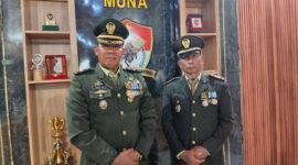 Kepala Staf Kodim (Kasdim) 1416/Muna, Mayor Akhmad Yani sebelah Kanan. (Foto:Iman Supa) 