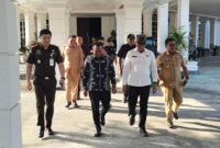 Kejari Sultra, Dr. Sugeng Riyanta bersama Wakil Bupati Muna, La Ode Asrafil, Ketua DPRD Muna, Muhamamad Rahim maupun Kajari Muna Indra Thimoty. (Foto:Iman Supa) 